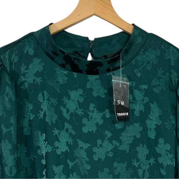 NWT Torrid Disney Minnie & Mickey Jacquard Puff Sleeve Blouse size 3X in Green - Picture 6 of 9